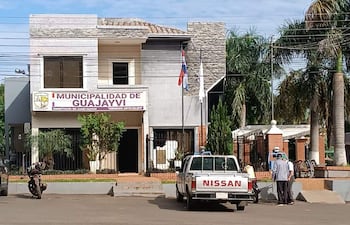 Los concejales de la Municipalidad de Guajayví discuten sobre la aprobación ficta del balance en la sede municipal.