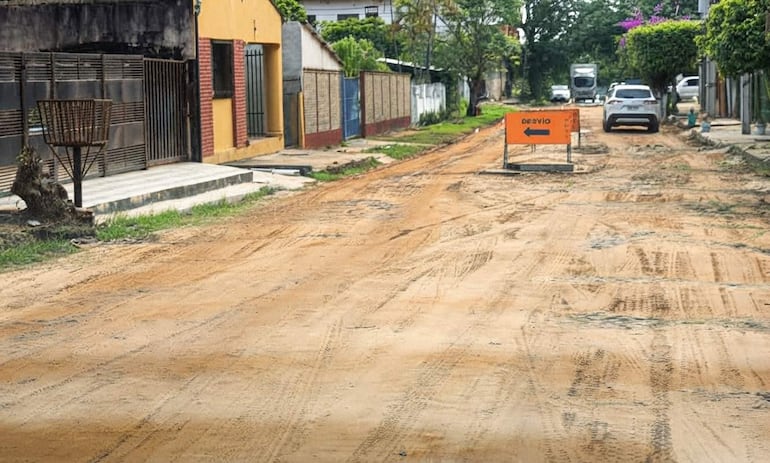 Los vecinos piden a la constructora que comunique con anticipación los sectores y calles donde realizará las excavaciones para la instalación del alcantarillado sanitario.