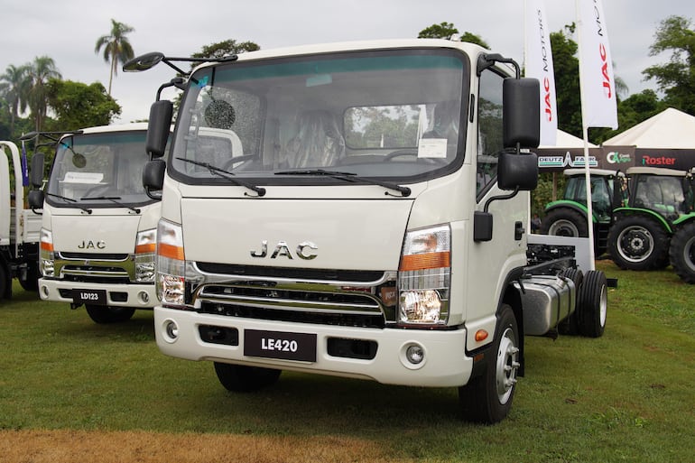 JAC presenta una línea de camiones con capacidades que van desde 2,5 hasta 5,5 toneladas.