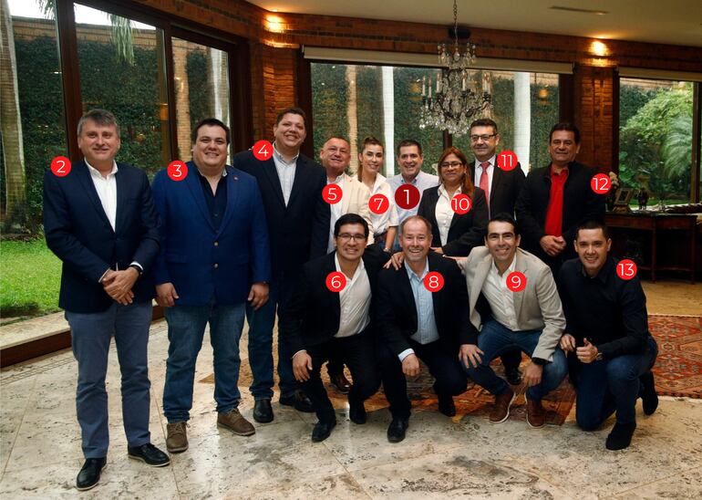 Horacio Cartes y sus 12 gobernadores "hurreros".