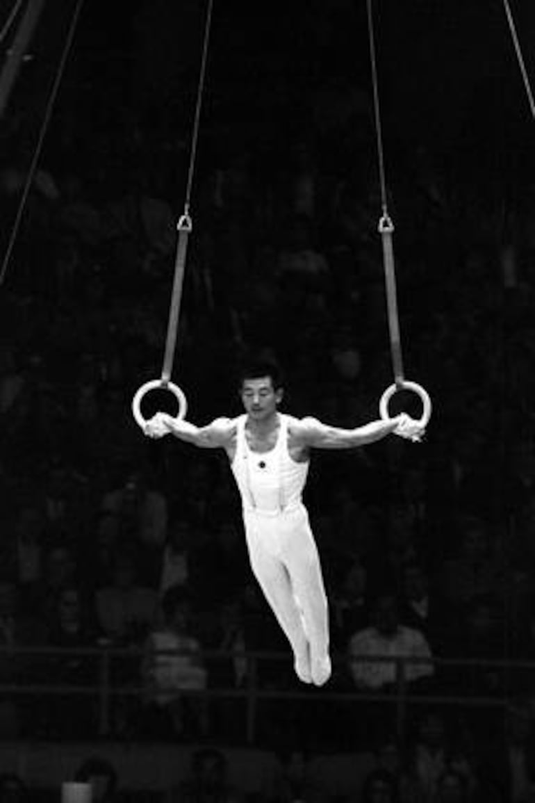 Akinori Nakayama, gimnasta japonés y ganador de 10 medallas olímpicas de gimnasia.