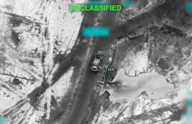 Captura de video tomada de la cuenta oficial en X del Comando Central de los Estados Unidos, @CENTCOM, que muestra el momento de un ataque a objetivos en Irán.