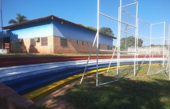 Padres de estudiantes del Centro Educativo Hermann Gmeiner de la ciudad de Luque solicitan al Ministerio de Educación y Ciencias (MEC).