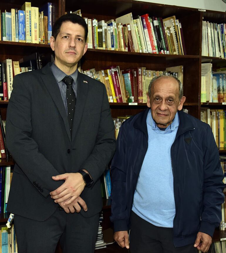 Julio Velilla y el Prof. Raúl Inchausti.