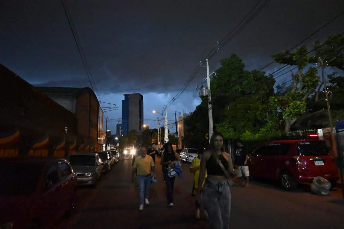 Alerta de tormentas “fuertes” se mantiene en Asunción y 10 departamentos Alerta de tormentas “fuertes” se mantiene en Asunción y 10 departamentos