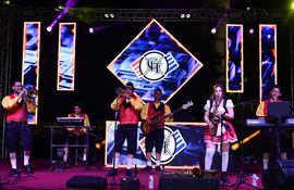 En la fiesta de la cerveza denominada “Oktoberfest CIT”, actuó el Grupo Crisol que deleitó a los presentes con música alemana.