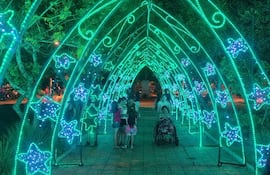 Túnel de Luces, en la plaza frente a la Gobernación de Amambay.