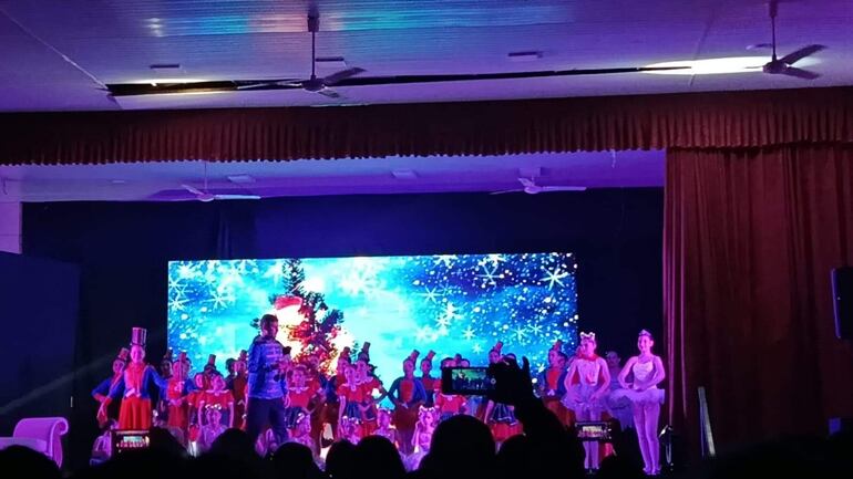 Las bailarinas fueron ovacionadas por el público.