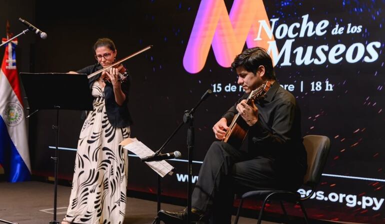 El arte musical también se hizo presente en el lanzamiento.