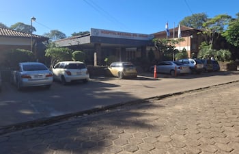 Paciente reclaman medicamentos básicos en farmacia interna de IPS Ayolas.