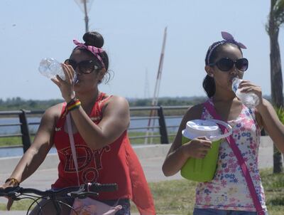 Hidratarse ante temperaturas extremas.