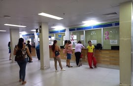 Por fallas en el sistema del Hospital Central, asegurados no pueden marcar turnos ni retirar medicamentos, denuncian.