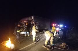 Camión que impactó contra el minibús en el que iba el equipo de handball de Santaní en el accidente fatal en emboscada.