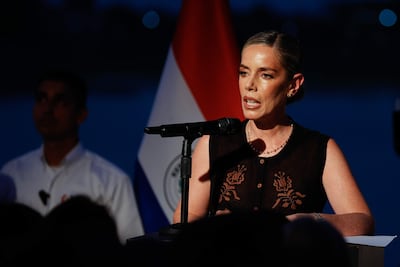 La primera dama Leticia Ocampos pedía a su empleada que le compre prendas de vestir, pagaba en efectivo y mandaba hacer las facturas a su nombre, según los chats y audios revelados.