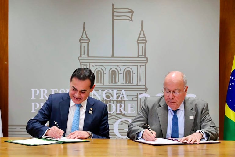 Paraguay y Brasil firman acuerdo que flexibiliza requisitos para el transporte de cargas - Mundo
