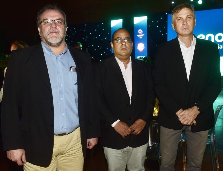 Carlos Olmedo, Alcides Acosta y John Alonso.