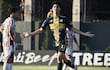 Luis Abreu, futbolista de Sportivo Trinidense, celebra un gol en el partido frente a San Lorenzo por la fecha 3 del torneo Clausura 2026 de la Primera División de Paraguay en el estadio Martín Torres, en Asunción, Paraguay.