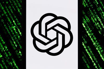 Una imagen ilustrativa muestra un teléfono móvil con el logotipo de Open AI y Chat GPT de Microsoft Corporation, en Los Ángeles (EE. UU.), el 11 de septiembre de 2023.