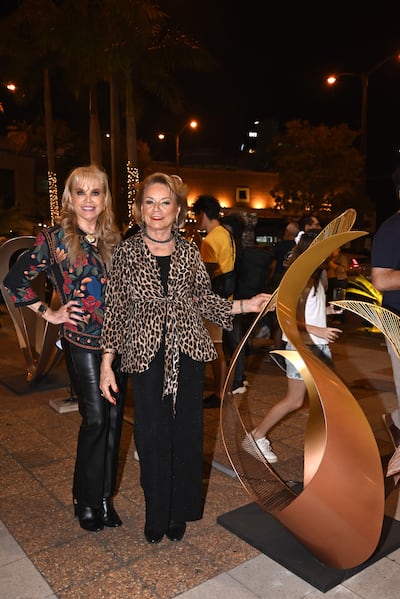 Karin Pérez de Altieri junto a María Teresa López Moreira.