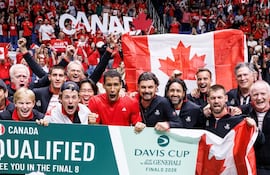 Festejo canadiense por la clasificación a la Final 8, con Félix Auger-Aliassime (26 años), la máxima figura del equipo, en el centro de la gráfica.