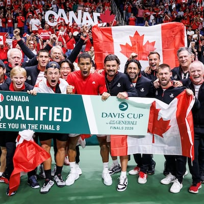 Festejo canadiense por la clasificación a la Final 8, con Félix Auger-Aliassime (26 años), la máxima figura del equipo, en el centro de la gráfica.