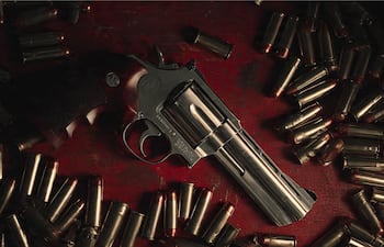 Foto de un revólver Magnum.