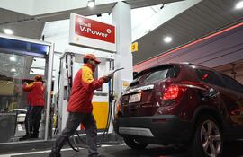 Estaciones de combustibles de Shell ajustaron sus precios a la baja.