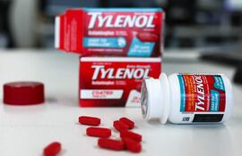 El presidente de Estados Unidos, Donald Trump, instó a las personas embarazadas a no consumir Tylenol por un presunto vínculo no comprobado con el autismo