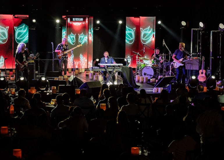 Alejandro Lerner es uno de los cantautores más reconocidos de la música latinoamericana, con una trayectoria de más de cuatro décadas. 