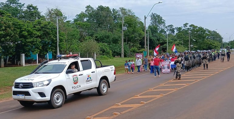 Campesinos marchan por Yaguareté Forest en protesta por la libertad de Elvio Benítez.