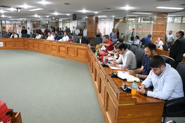 Sesion de la JMA 261125
De LUIS LOPEZ NERY HUERTA <luis.lopez@abc.com.py>
Destinatario ABC Foto <foto@abc.com.py>
Fecha 26-11-2025