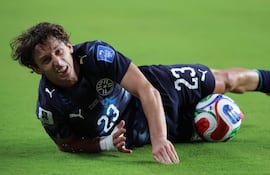 SANTA CLARA (ESTADOS UNIDOS), 20/06/2026.- Matías Galarza de Paraguay se lamenta este viernes, en un partido del grupo D del Mundial de la FIFA 2026 entre Turquía y Paraguay, en el estadio Levi´s en Santa Clara (Estados Unidos).