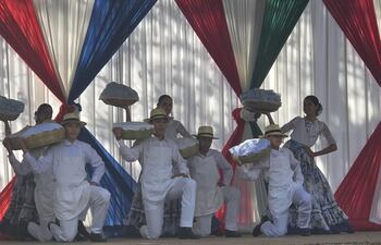Jóvenes de Eusebio Ayala se lucieron con su presentación artística por el día del chipá.