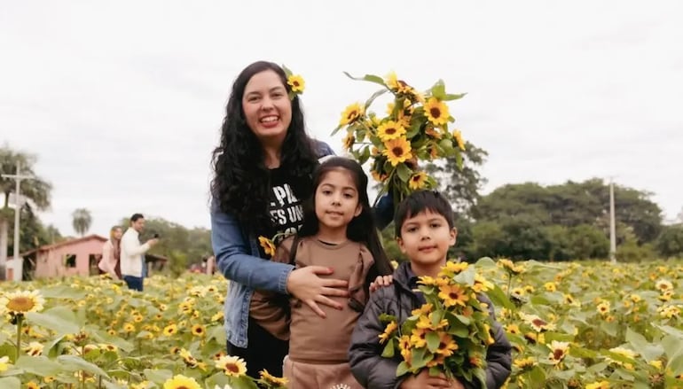 Entre girasoles: familias disfrutan de una emotiva y colorida jornada en Cabañas
