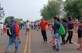 La medida de fuerza consiste en el cierre intermitente de la ruta PY08 a la altura de la colonia Barrio San Pedro, distrito de Guayaybí