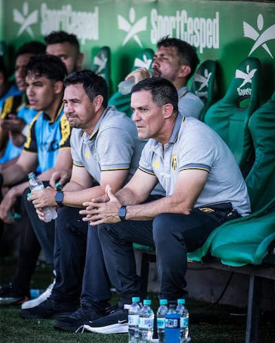 El argentino Víctor Eduardo Ceferino Bernay (55 años), entrenador de Guaraní.