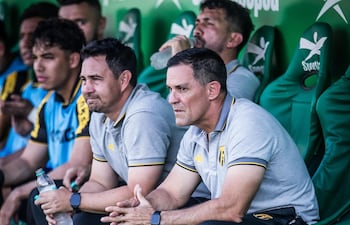 El argentino Víctor Eduardo Ceferino Bernay (55 años), entrenador de Guaraní.