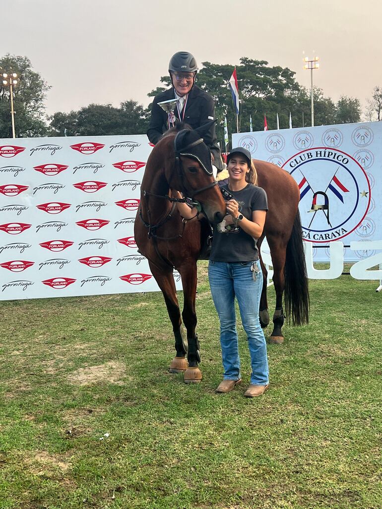 José Casada escoltó al campeón Juan Ignacio Pena en 1.00 metro.