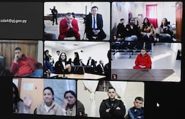 Miguel "Tío Rico" Insfrán, su hermano José "Pastor" Insfrán y los otros 16 acusados participan del juicio por medios telemáticos, desde sus lugares de reclusión.