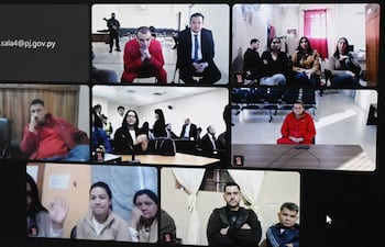 Miguel "Tío Rico" Insfrán, su hermano José "Pastor" Insfrán y los otros 16 acusados participan del juicio por medios telemáticos, desde sus lugares de reclusión.