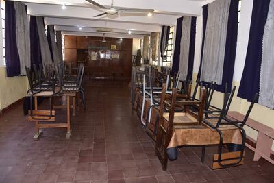 El comedor vacío en el Centro de Apoyo a la Inclusión Educativa N° 1 "Máximo Arellano".