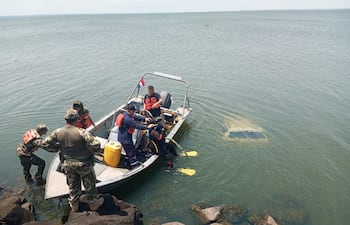 Hallan vehículo en aguas del río Paraná en San Cosme y Damián