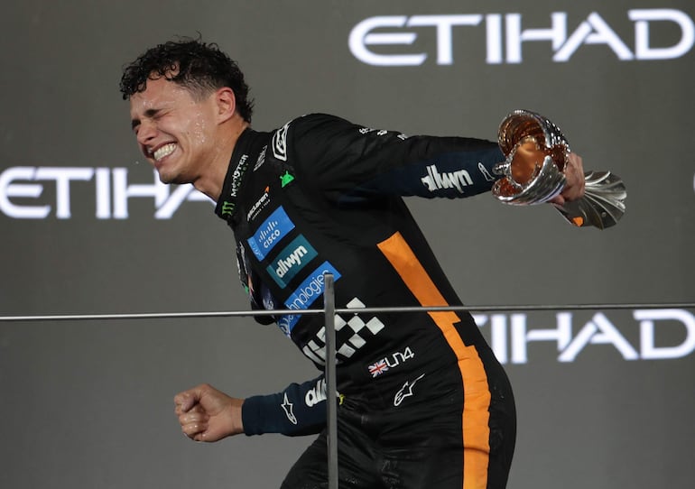 Imposible contener la emoción para el británico Lando Norris, tras su primera consagración.
