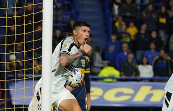 El paraguayo José Florentín, futbolista de Central Córdoba, celebra un gol en el partido frente a Boca Juniors por la fecha 9 del torneo Clausura 2025 de la Liga Profesional de Argentina en el estadio la Bombonera, en Buenos Aires, Argentina.