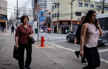 La soledad y el aislamiento no solo son males sociales, también acortan la vida de quienes los sufren: una investigación ha evidenciado que las personas que no reciben al menos una vez al mes la visita de familiares o amigos tienen un riesgo de muerte un 39% mayor.