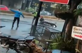 Bache ocasiona tres accidentes esta mañana en Fernando de la Mora, sobre la ruta Mariscal Estigarribia, zona Metrobús.