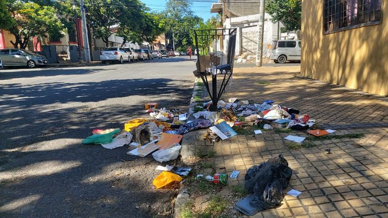 Esquina de Tacuarí y Lugano en el barrio General Díaz.