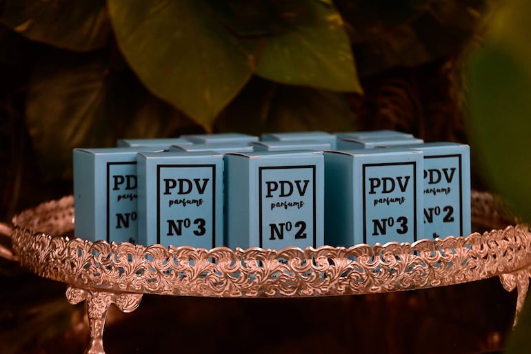Para esta gran celebración se elaboraron tres fragancias exclusivas que fueron obsequiadas a los invitados.