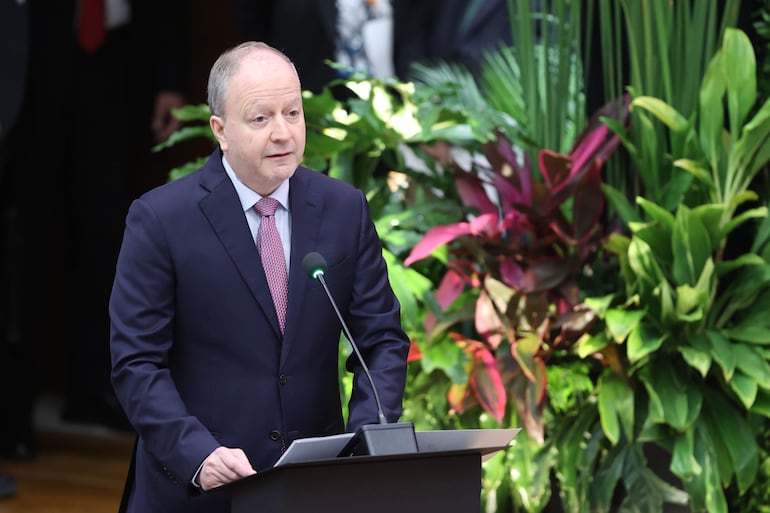 AME7639. ASUNCIÓN (PARAGUAY), el ministro de Economía y Finanzas Carlos Fernández Valdovinos. EFE/ Juan Pablo Pino