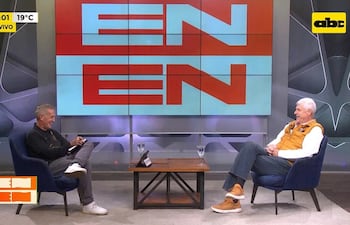 El precandidato de la disidencia colorada, Arnoldo Wiens, durante su entrevista en el programa En Detalles de ABC TV,